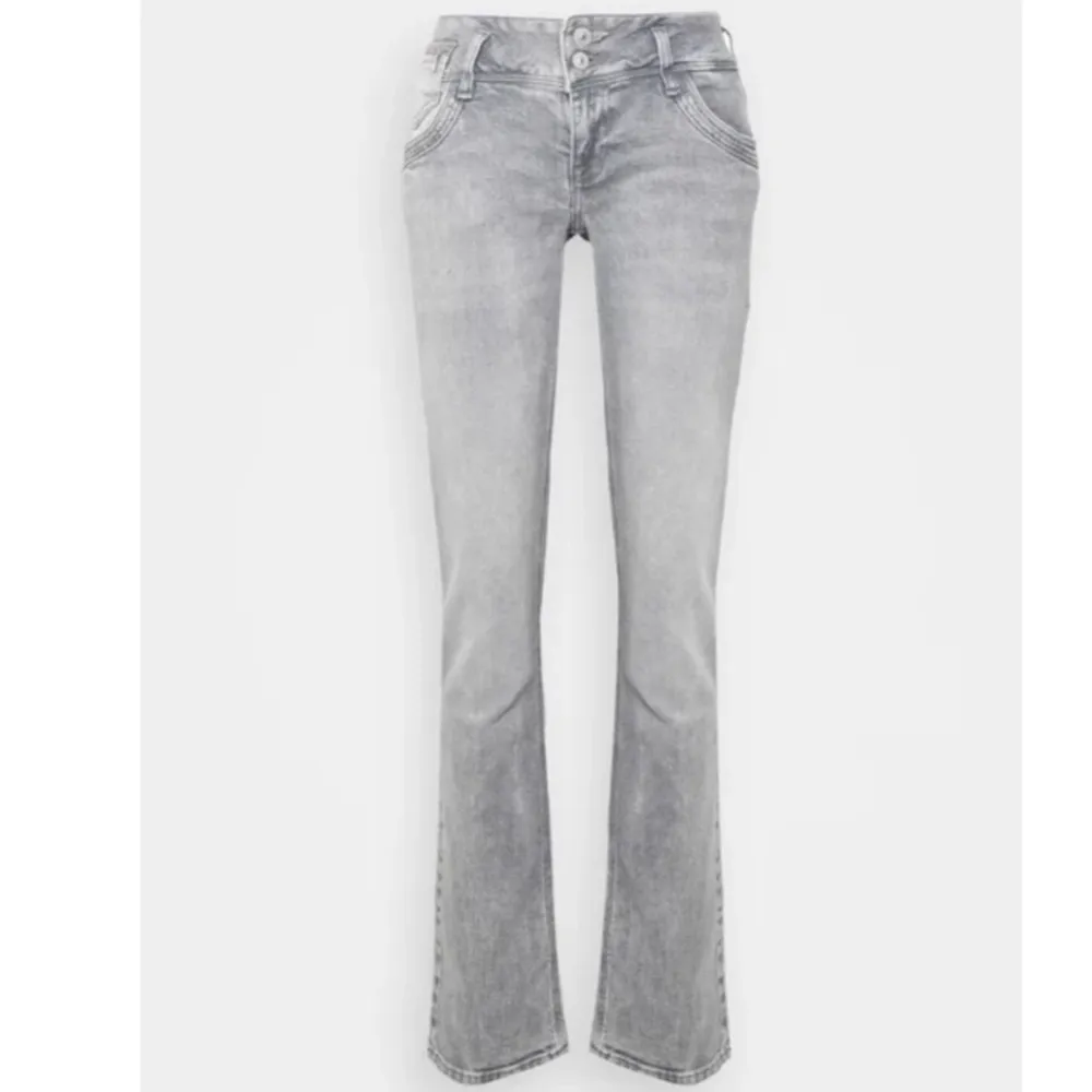 Supersnygga gråa jeans ifrån Ltb i nyskick💓 . Jeans & Byxor.