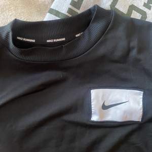 Helt oanvänd Nike tröja i strl S💗 frakt ej inräknad i pris