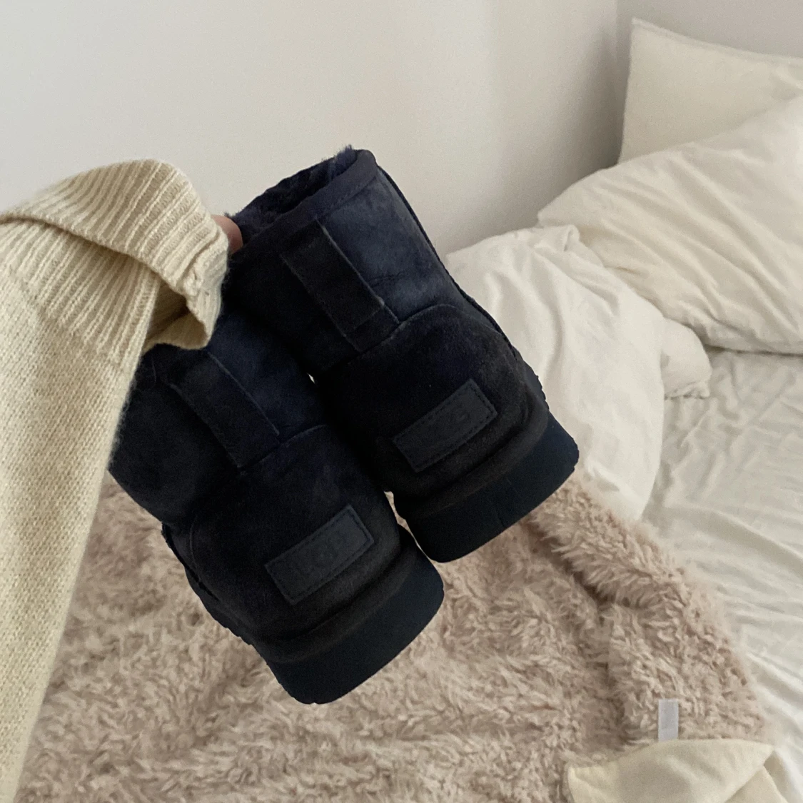 Mörkblåa uggs