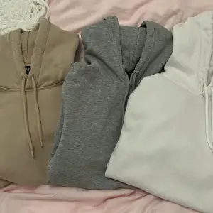 3 hoodies från HM strl Xs.  Beige, Grå & Vit  Säljer tillsammans