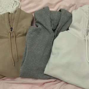 Hm hoodies - 3 hoodies från HM strl Xs.  Beige, Grå & Vit  Säljer tillsammans