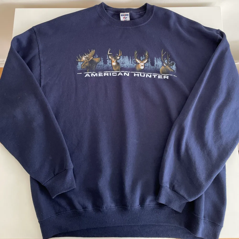 Marinblå vintage sweatshirt ca 90s. Hoodies.