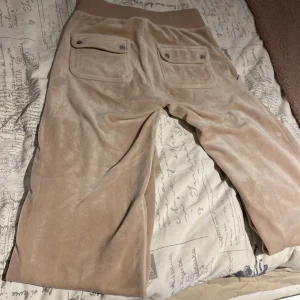 Storlek xxs  - Har inte används så mycket, säljer de pogrubd av att de är för små . Tryck inte på köp nu!❤️