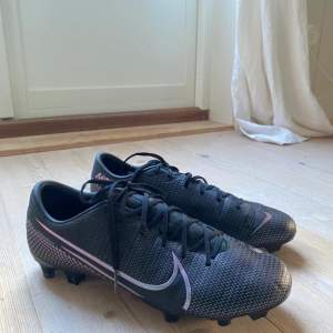 Nike mercurial fotbollskor i bra skick! Storlek 43