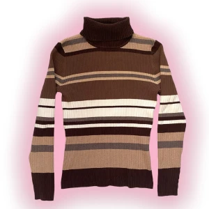 Vintage polotröja  - Snygg polotröja från a.n.a, Säljer en likadan fast i svart/grå. Köparen står för frakt. ❤️