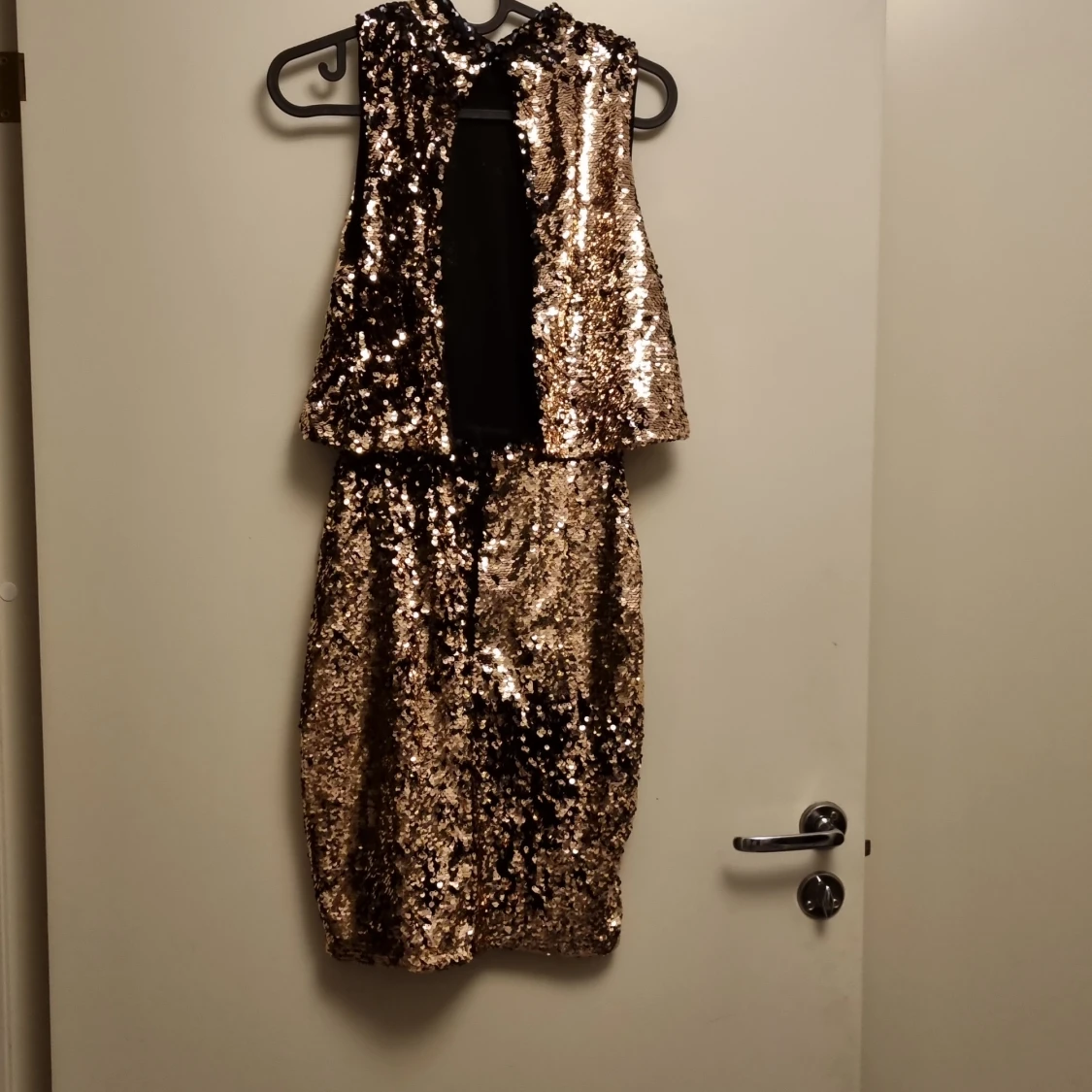 Klänning öppen rygg  - 90