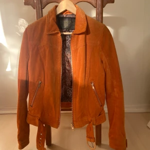 Vintage orange Mockajacka jofama  - Superfin mockajacka från Jofama i ovanlig färg.  Stl: passar 34-38.  
