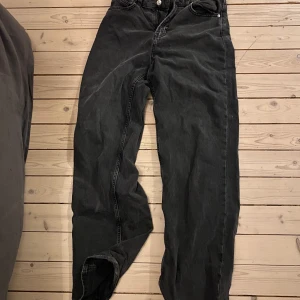 Byxor  - Säljer dessa byxor från H&M❤️‍🔥❤️‍🔥