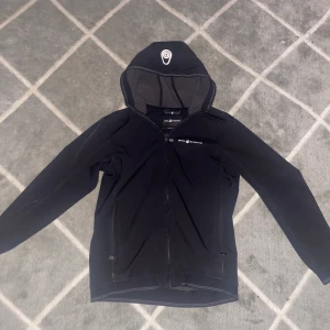 Sail racing jacka  - Säljer pga har inte behov av den längre,  Kan sänka pris vid snabb affär 