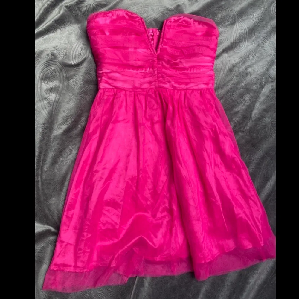 Kort rosa klänning  Köparen står för frakten:). Klänningar.