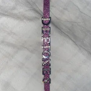 Glittrigt Deftones armband som jag har gjort själv, skriv för fler bilder!!💗