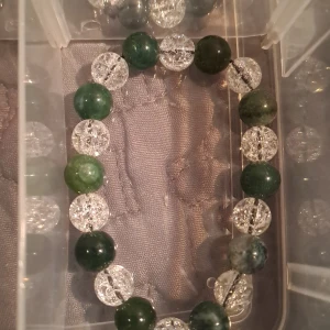  Ädelstens armband  - Gjort av riktiga ädelstenar därav priset.  Kommer med en liten gåva.🤭passar perfekt till alla årstider.