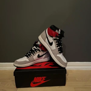 Nike air jordan smoke grey - Säljer dom då jag har slutat använda dom, syns att dom är använda