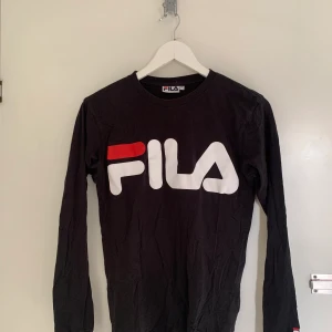 Fila tröja - Långärmad fila tröja i storlek S, använd bara ett fåtal gånger.