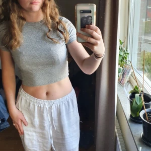 Tshirt - Säljer denna jättesnygga t-shirten från Hm då den inte används längre! 