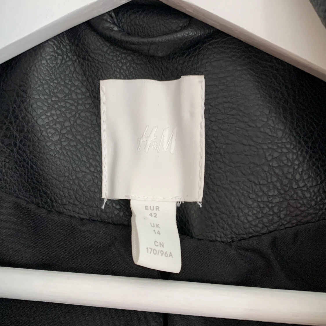 Snygg fakeskinnjacka från HM - 90