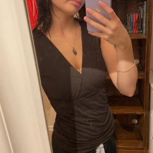 Brunt linne - Jättefint brunt linne från HM i storlek M! Perfekta färgen för hösten och vintern! 60kr + frakt:)