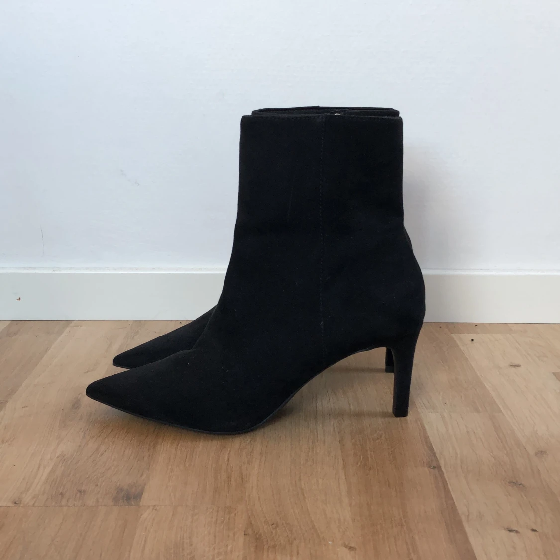 Stövletter med stilettklack 