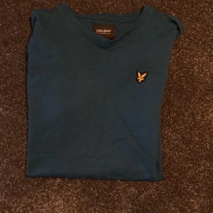 Lyle&scott - turkos blå/grön t-shirt använd 3-4 gånger. fint skick, som ny. 👍🏼🫶🏻