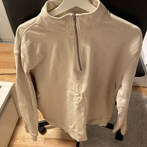 Dobber Half Zip - Snygg Dobber half zip tröja som funkar skit bra med allt. Köptes ny för 350kr. 