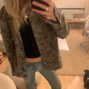Militärjacka - Köpare står för frakt 💗