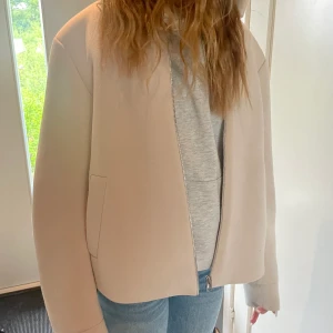 Cos jacka  - Jätte fin cos jacka som inte kommer till någon andvänding av mig 💕