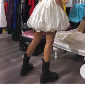 Boots - Säljer mina boots i äkta skinn då de är för små….. jättefina till både byxor och klänning/kjol. Skriv för egna bilder🥰 storlek 37