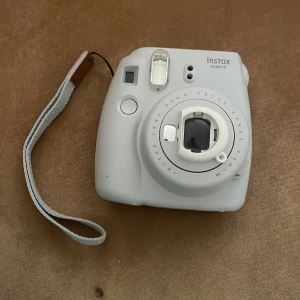 Blå kamra  - Hej  Jag säljer kamra jag köpte den från Grekland den är bra att använda bilden kommer direkt ut 