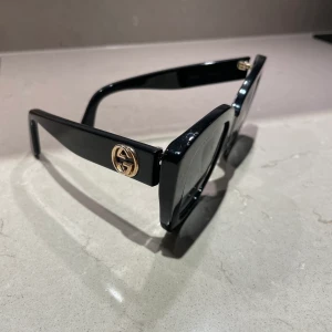 Solglasögon Gucci  - Bra skick. Låda och allt tillkommer! 