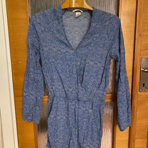 Jumpsuit  - Jumpsuit från H&M. Fint skick!