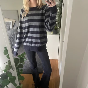 Randig tröja - Randig tröja snygg snygga till hösten, oversized och långa sköna armar. Vet ej vart ifrån köpt men tror det kan vara herrmodell. 