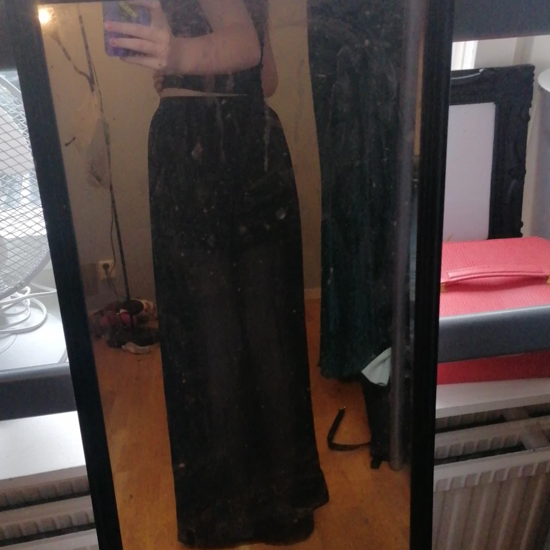 En svart lång kjol  - 91