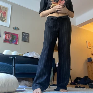 Kostymbyxor  - Fina kostymbyxor! Jag gillar att ha dem nervikta🥰  Innerbensmått-83cm