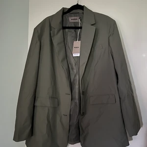 Bianca blazer - Säljer blazern från biancas kollektion med Nelly, aldrig använd bara testad! Storlek 38, köparen står för frakten!