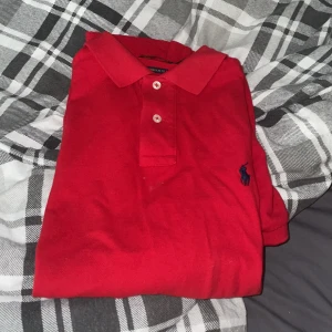 Pikéer  - Fina pikéer i Storlek M allihopa. 600kr för alla 200kr styck