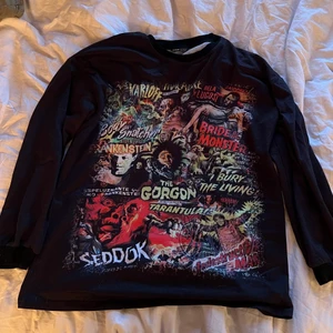 Tröja - Tröja med fränt tryck! Strl M, oversized fit. Använd gärna köp nu! 💓 