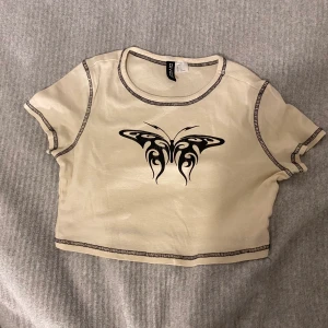 Crop top  - En crop top från H&M som tyvärr inte kommer till användning längre💓