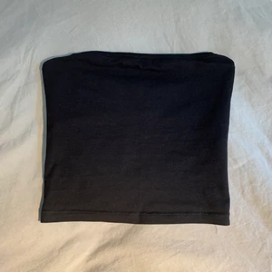 Svart topp - Säljer denna topp från Gina 