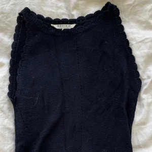 Superfin stickad tröja - En svart stickad tröja från Review!