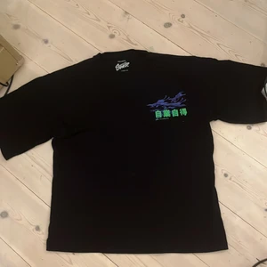 T shirt  - Tröja från pull&bear Skick är 8/10 och möts bara upp i sthlm och har bara Swish!