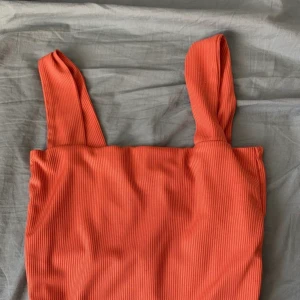 Linne - Säljer detta oranga linne från hm.