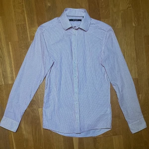 Tiger Of Sweden Skjorta - En Tiger Of Sweden Skjortq i storlek 37 (S) köpt 2020. Säljs pga att den inte används. Skick 9/10, nästan aldrig använd. Nypris på 1399 kr. Köpare står för eventuell frakt. Bara att höra av dig om du har några frågor!