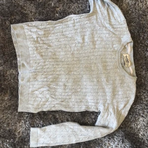 Fin tröja - Jätte snygg tröja, men är för liten på mig. Köparen står för frakt 💕