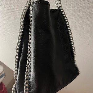 Tiamo väska - Lägger ut igen pågrund av osäriös köpare!  Rymlig väska som likanr Stella väskan 