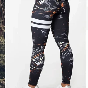 Stronger tights - Jättefina tights från stronger💪🤍 Välanvända, men fint skick och inga skador☺️Säljer pågrund av att jag har för många tights, så jag håller på att rensa🤍skriv privat om du har någon fråga❤️