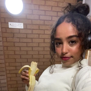 Visa zebrabyxor - bekväma vida zebrabyxor. Har definitivt kommit till användning är i mycket gott skick. De har flera fickor och är cargoinspirerade. Passar någon med storlek S/M men även XS. Är 163 cm