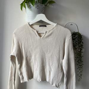 Fin och snygg sweater från brandy nu till hösten, knappt använd och är i bra skick! 💗 (Frakten ingår i priset)