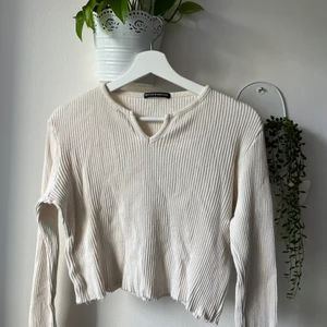 Ribbed sweater brandy - Fin och snygg sweater från brandy nu till hösten, knappt använd och är i bra skick! 💗 (Frakten ingår i priset)