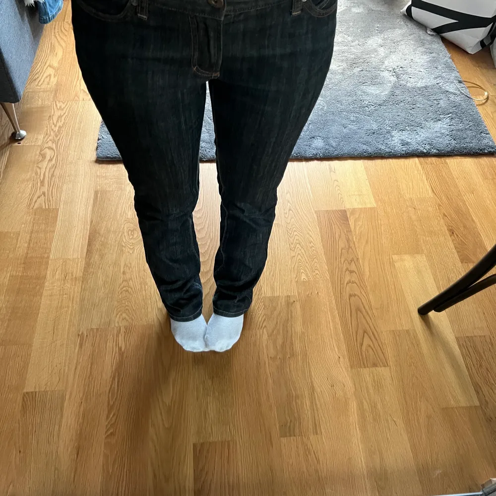 Assnygga lågmidjade jeans. Jeans & Byxor.
