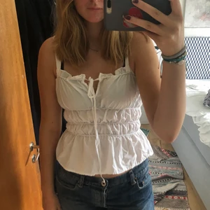 Söt volangtopp!!💖💘 - Säljer denna söta topp som jag köpte på asos! Den är tyvärr lite liten på mig så därför säljer jag den!!💖💘💘